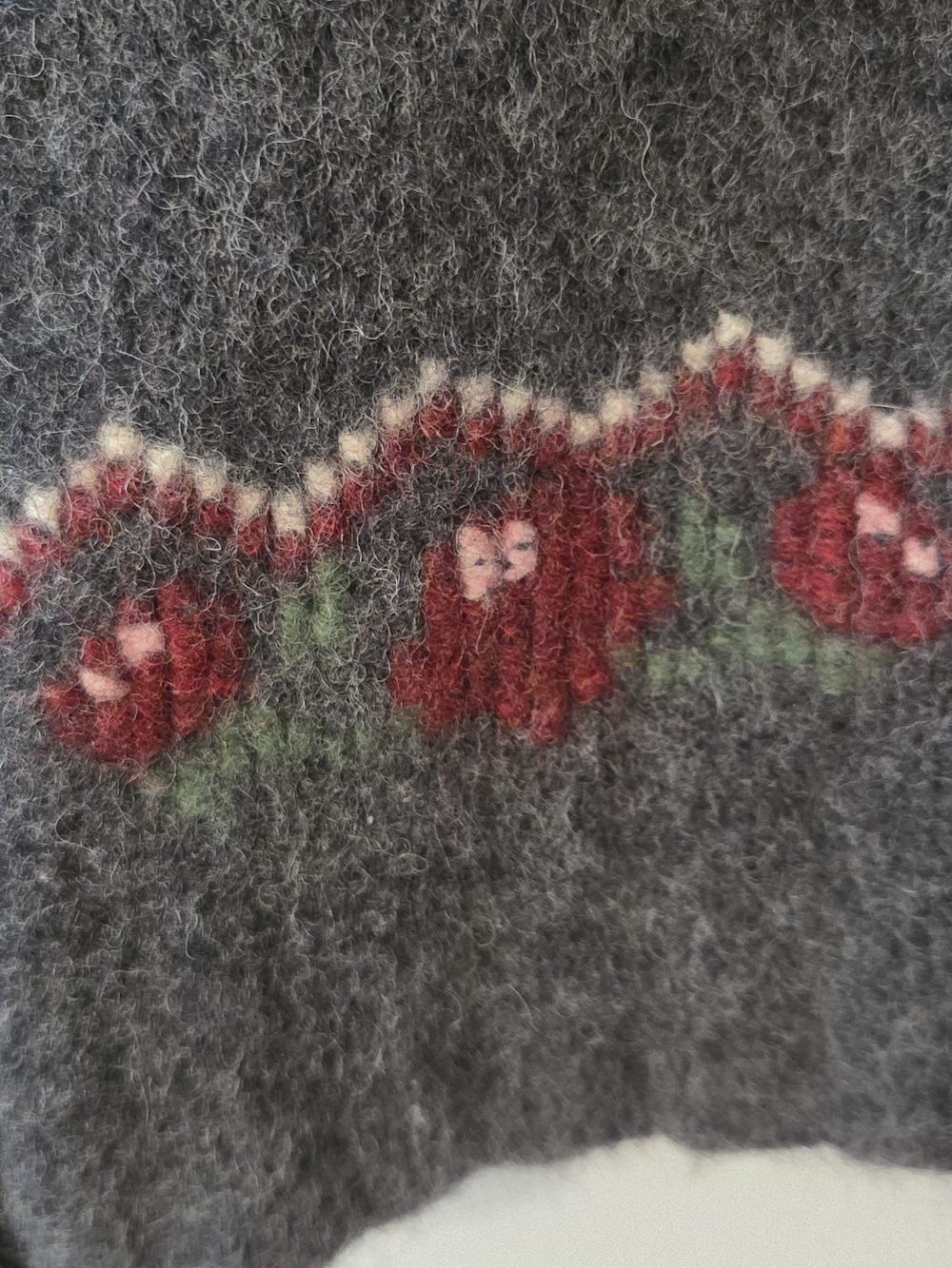 Simons 90s Charcoal Gray Zip-Front Wool Sweater with Berry Accent - Picture 3 of 10